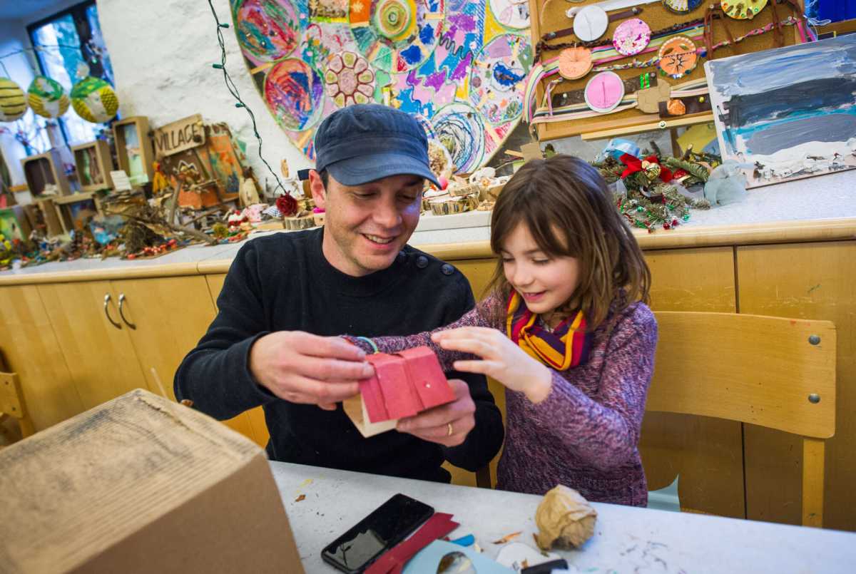 wave-hill_Family-Art-Project-Family-Puppets_credit-Joshua-Bright